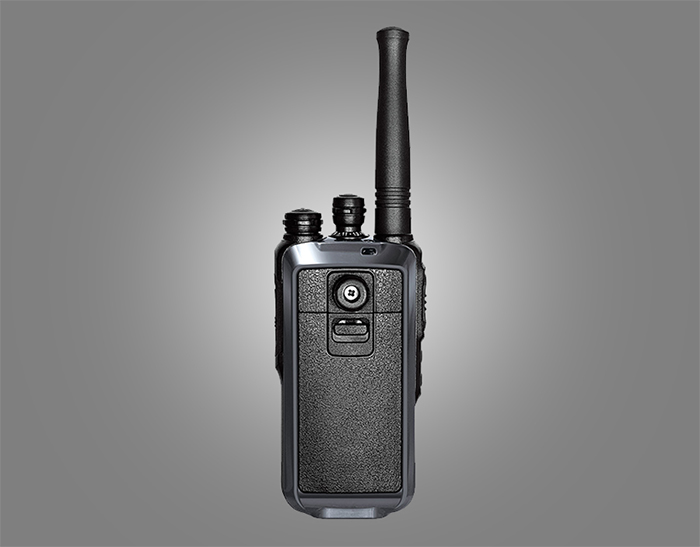 环球通Q2对讲机背面